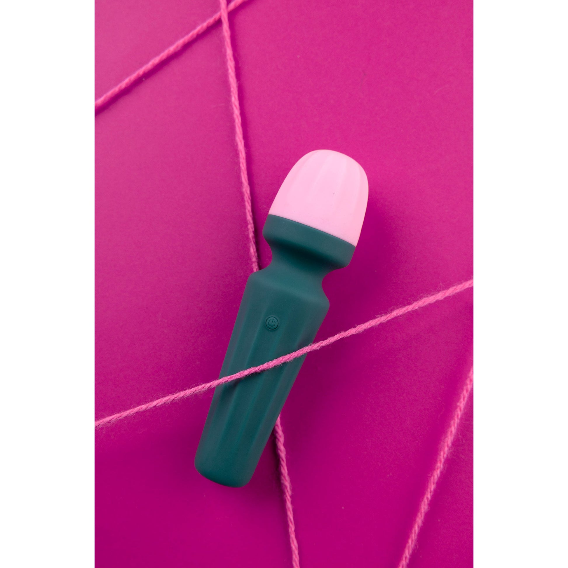 Loveline by Shots Mini Wand Vibrator - Krachtige Trillingen - Zwart' - EroticToyzMassagetoestellen WandsLoveline by Shots